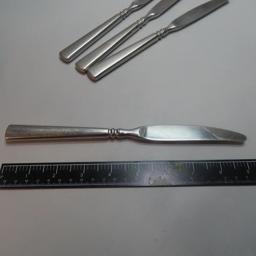 ONEIDA EASTON STAINLESS SET OF 4 BUTTER KNIVES‎ - USED